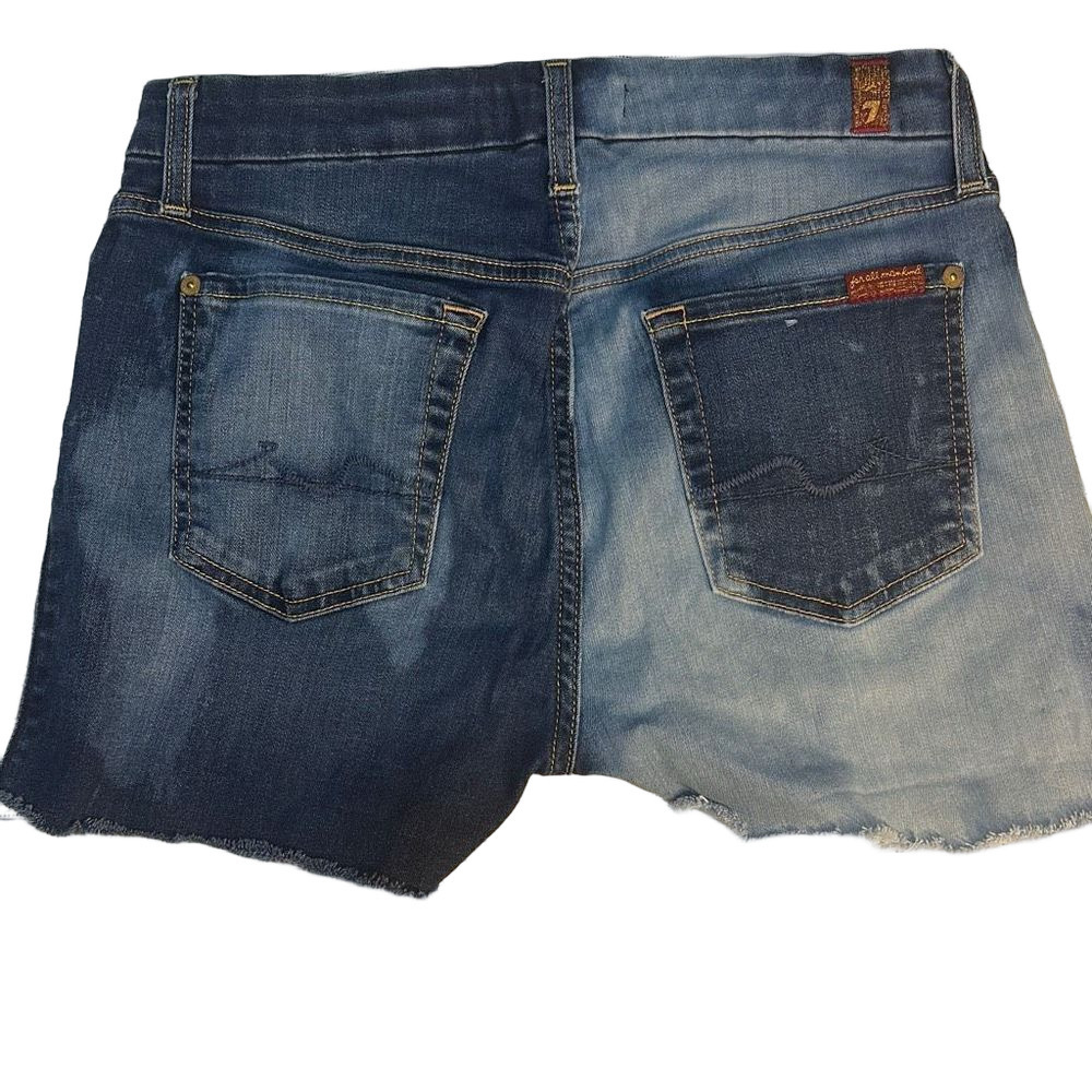 7 for all mankind Jeans Shorts Size 28. Waist: 28 inches